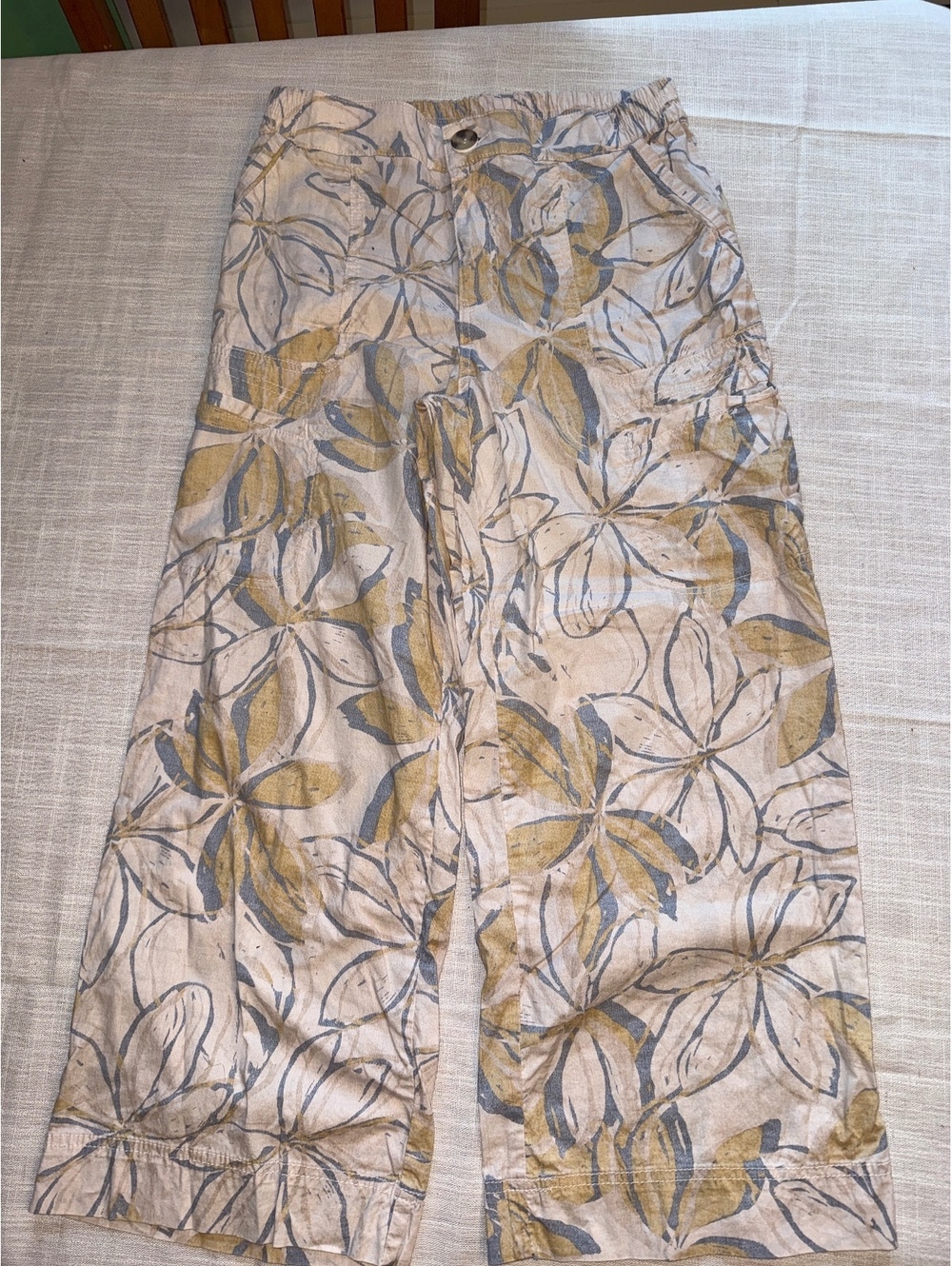 Democracy women’s floral pants size 6